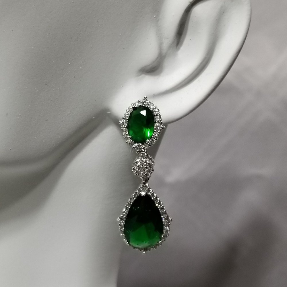 EMERALD GREEN ZIRCONIA EARRINGS